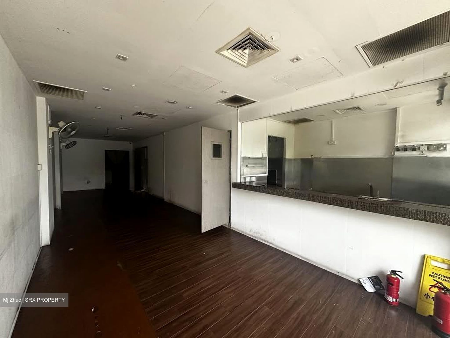East Village (D16), Retail #579084021
